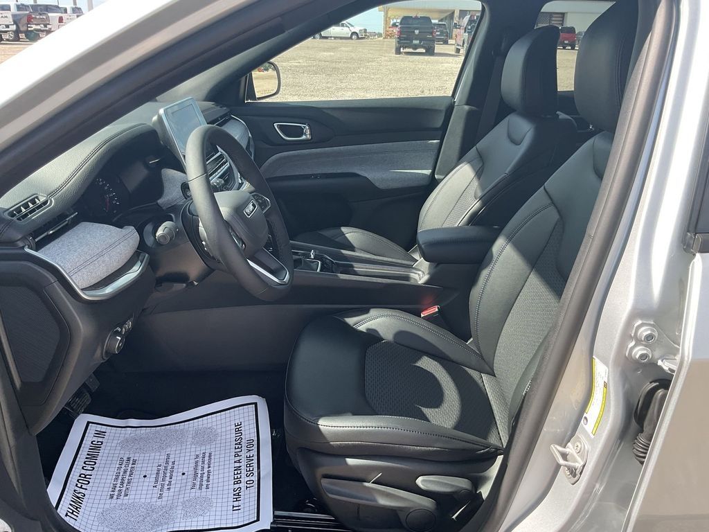 New Car 2025 Jeep Compass  Latitude For Sale Under $30,000 In Pleasanton, Texas