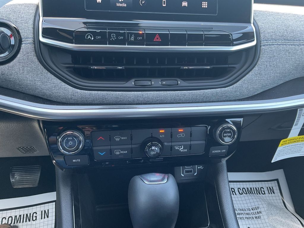 New Car 2025 Jeep Compass  Latitude For Sale Under $30,000 In Pleasanton, Texas