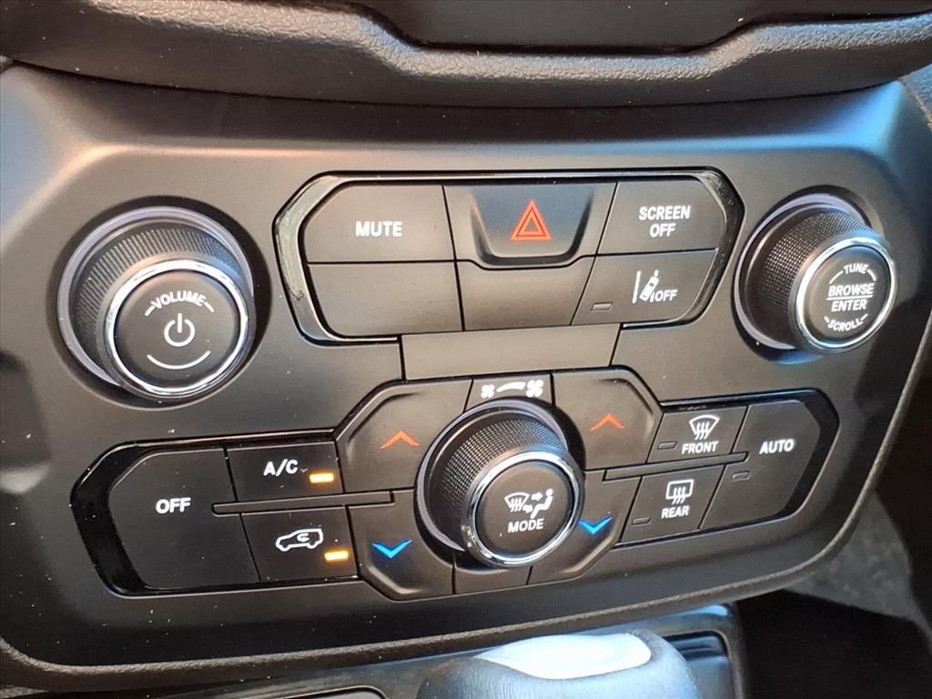 Used Car 2023 Jeep Renegade  Upland For Sale Under $25,000 In Pleasanton, Texas