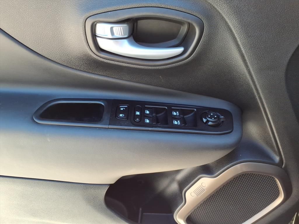 Used Car 2023 Jeep Renegade  Upland For Sale Under $25,000 In Pleasanton, Texas