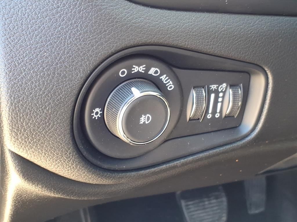 Used Car 2023 Jeep Renegade  Upland For Sale Under $25,000 In Pleasanton, Texas