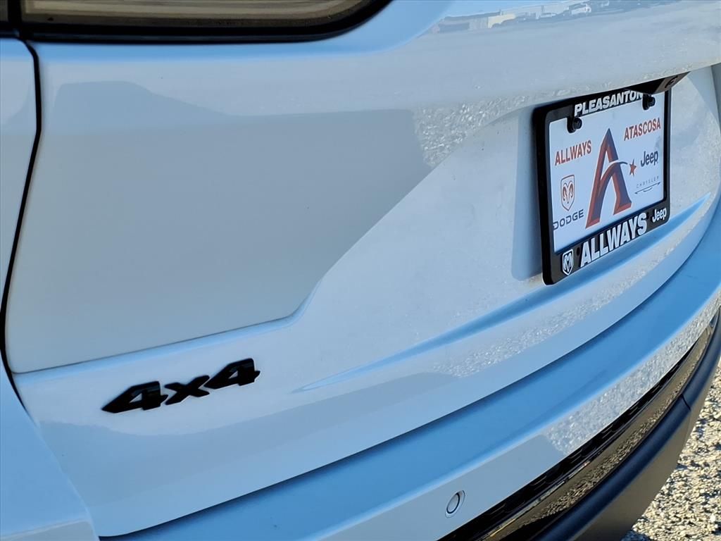 Used Car 2022 Jeep Grand Cherokee  Altitude For Sale Under $30,000 In Pleasanton, Texas