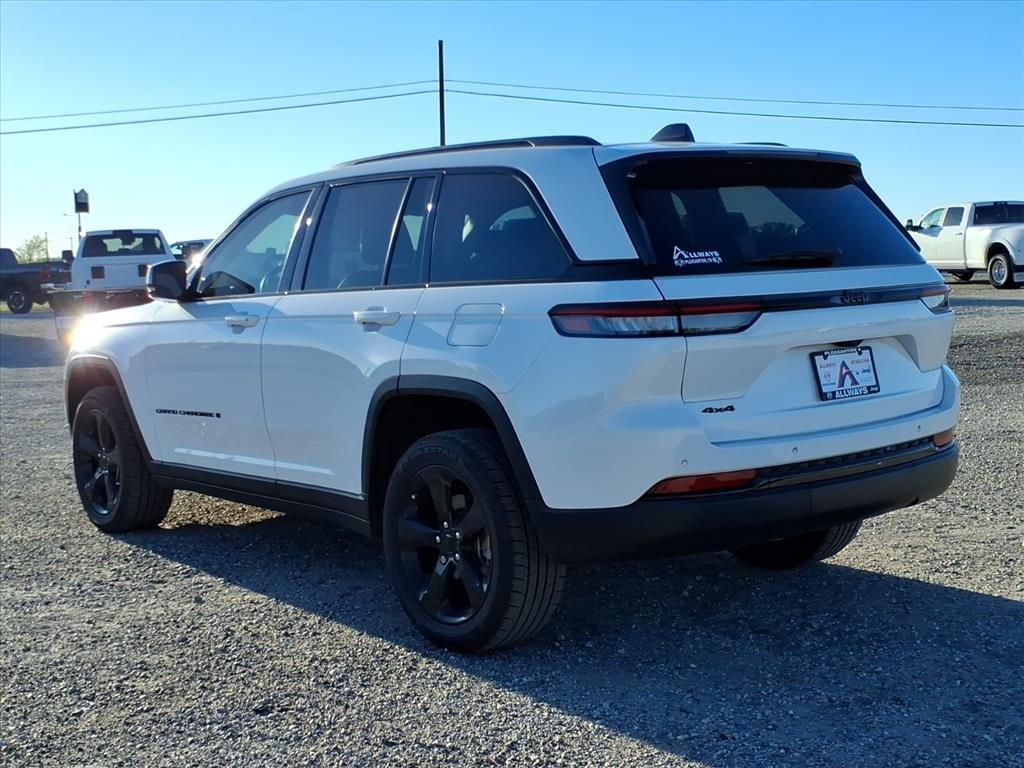 Used Car 2022 Jeep Grand Cherokee  Altitude For Sale Under $30,000 In Pleasanton, Texas