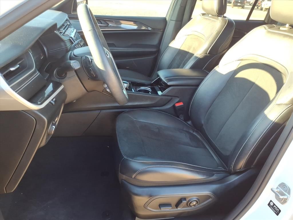 Used Car 2022 Jeep Grand Cherokee  Altitude For Sale Under $30,000 In Pleasanton, Texas