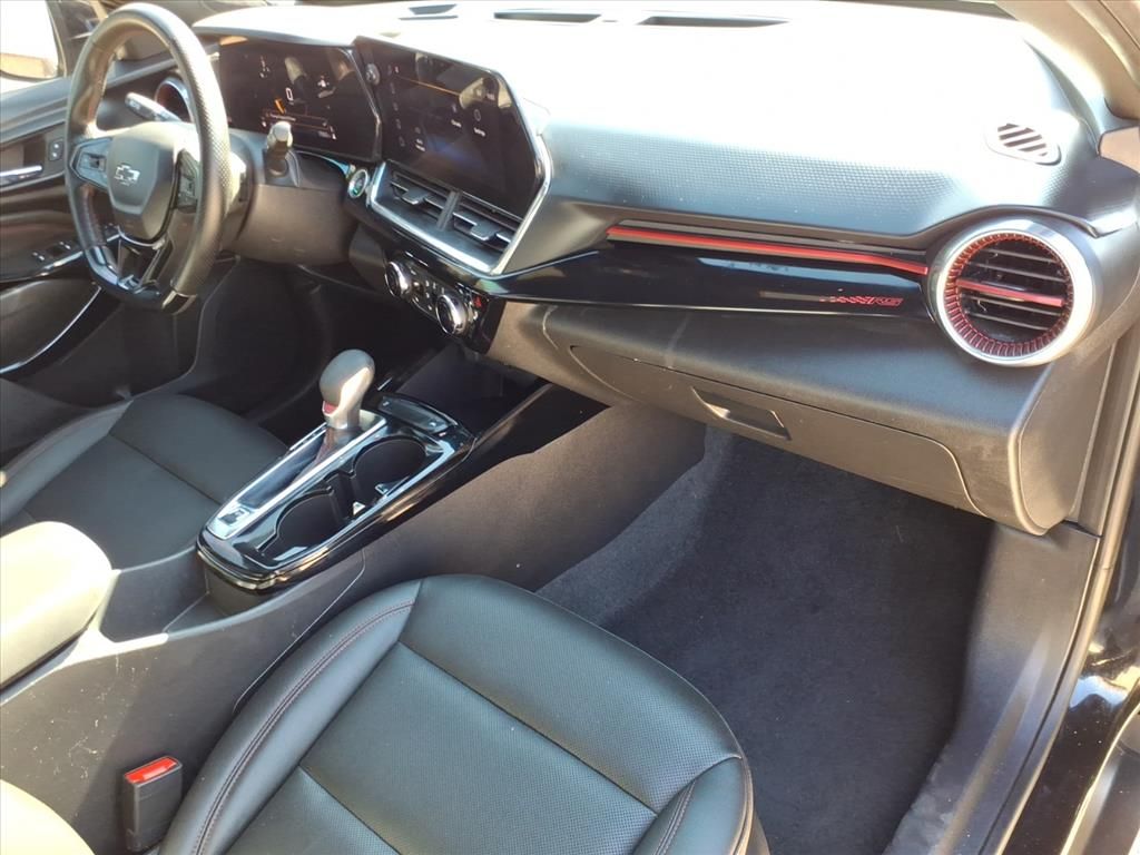 Used Car 2025 Chevrolet Trax  2rs For Sale Under $30,000 In Pleasanton, Texas