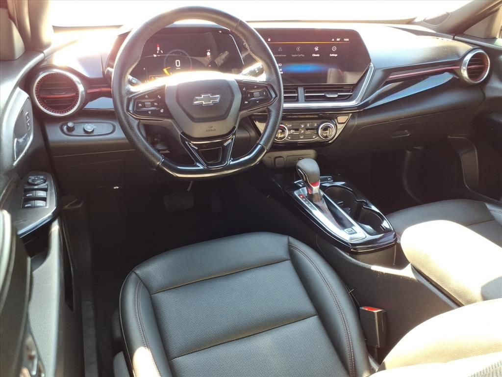 Used Car 2025 Chevrolet Trax  2rs For Sale Under $30,000 In Pleasanton, Texas