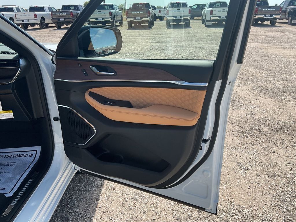 New Car 2025 Jeep Grand Cherokee L  Summit For Sale Under $70,000 In Pleasanton, Texas