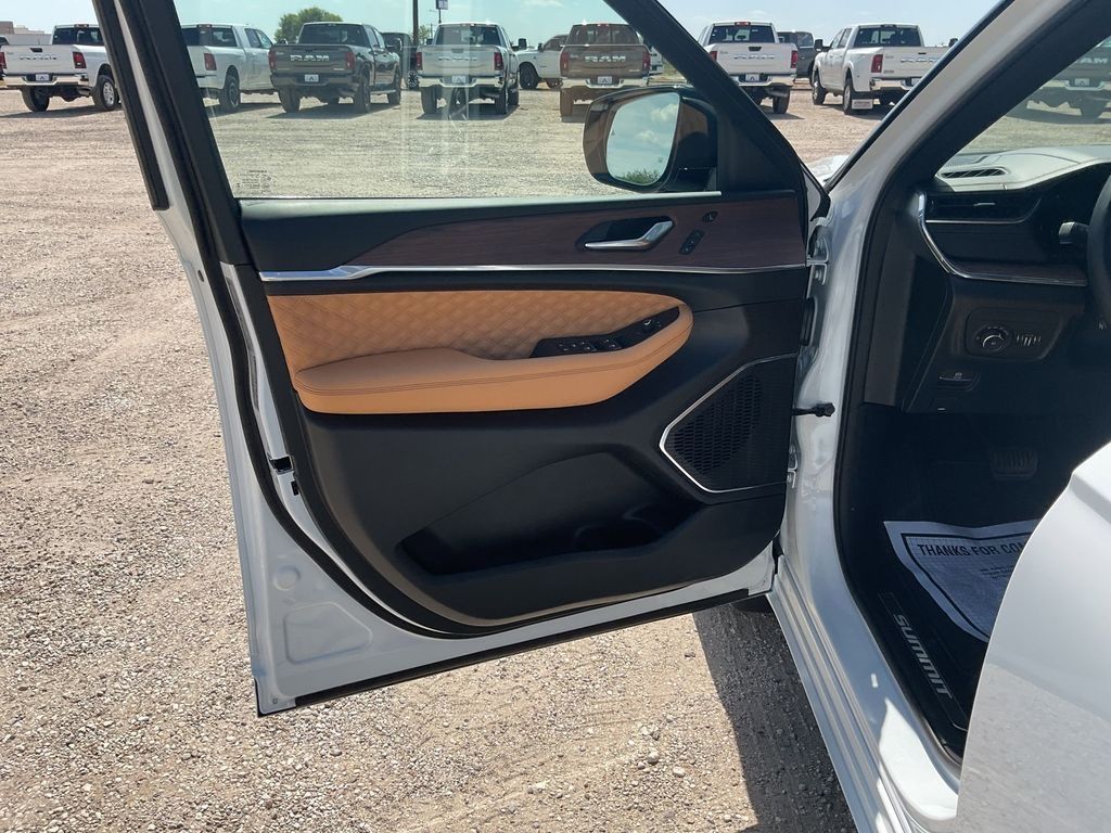 New Car 2025 Jeep Grand Cherokee L  Summit For Sale Under $70,000 In Pleasanton, Texas