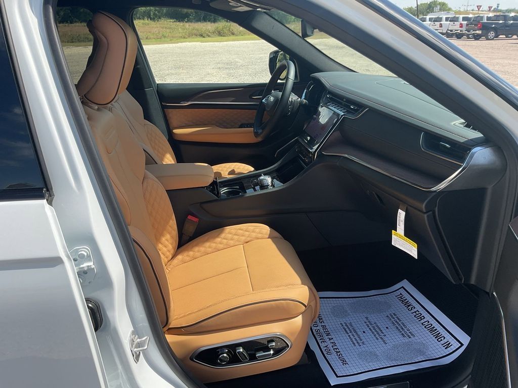 New Car 2025 Jeep Grand Cherokee L  Summit For Sale Under $70,000 In Pleasanton, Texas