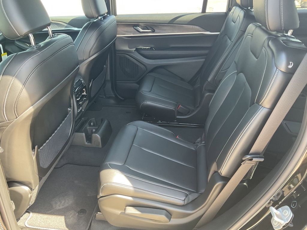 New Car 2025 Jeep Grand Cherokee L  Limited For Sale Under $50,000 In Pleasanton, Texas