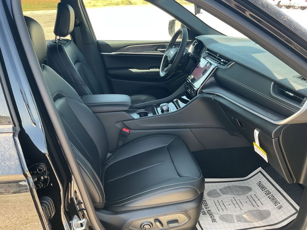 New Car 2025 Jeep Grand Cherokee L  Limited For Sale Under $50,000 In Pleasanton, Texas