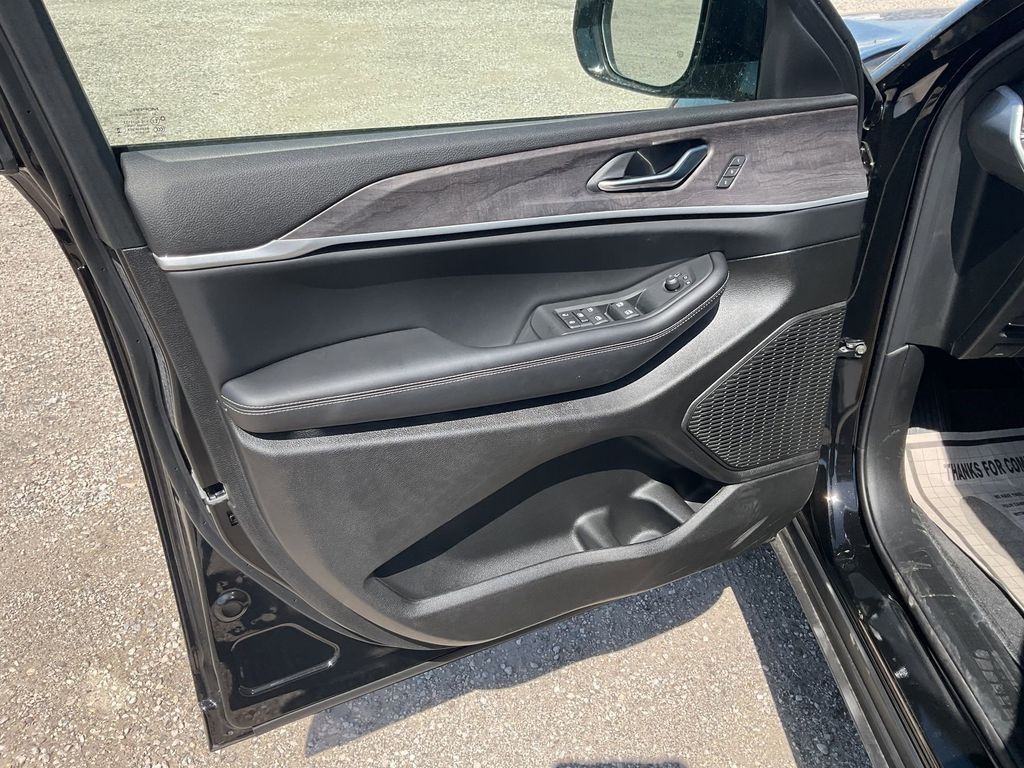 New Car 2025 Jeep Grand Cherokee L  Limited For Sale Under $50,000 In Pleasanton, Texas