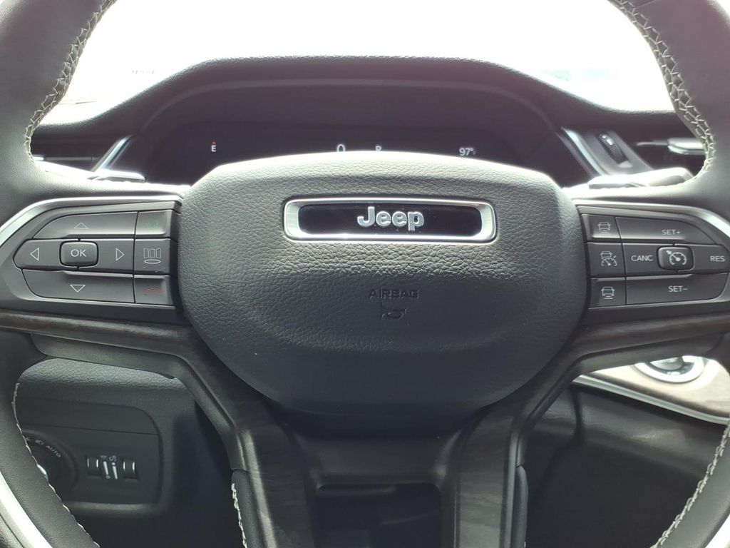 Used Car 2025 Jeep Grand Cherokee L  Limited For Sale Under $50,000 In Pleasanton, Texas