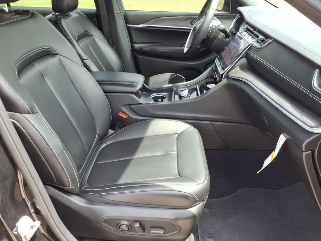 Used Car 2025 Jeep Grand Cherokee L  Limited For Sale Under $50,000 In Pleasanton, Texas