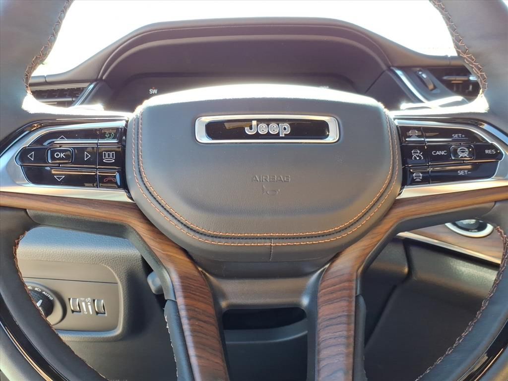 New Car 2025 Jeep Grand Cherokee  Summit For Sale Under $70,000 In Pleasanton, Texas