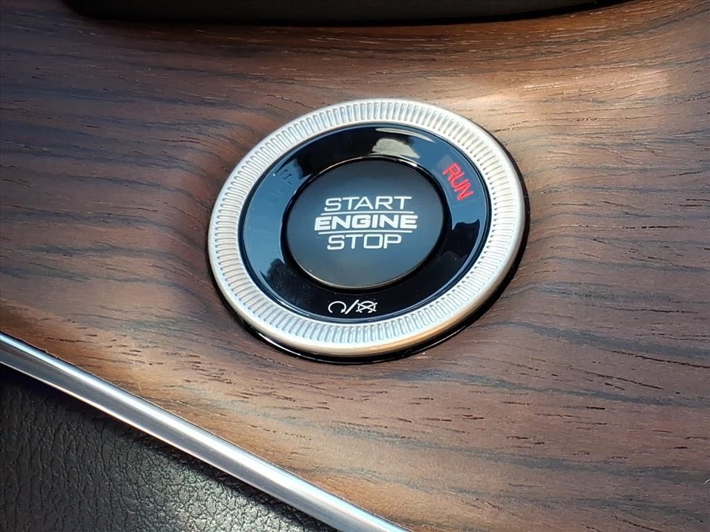 New Car 2025 Jeep Grand Cherokee  Summit For Sale Under $70,000 In Pleasanton, Texas