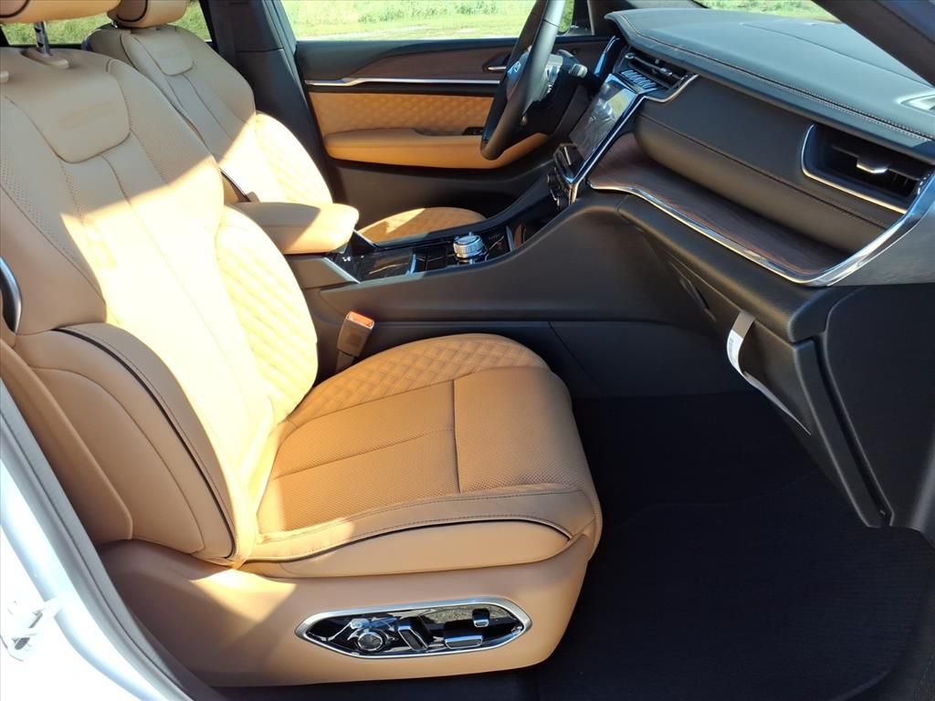 New Car 2025 Jeep Grand Cherokee  Summit For Sale Under $70,000 In Pleasanton, Texas