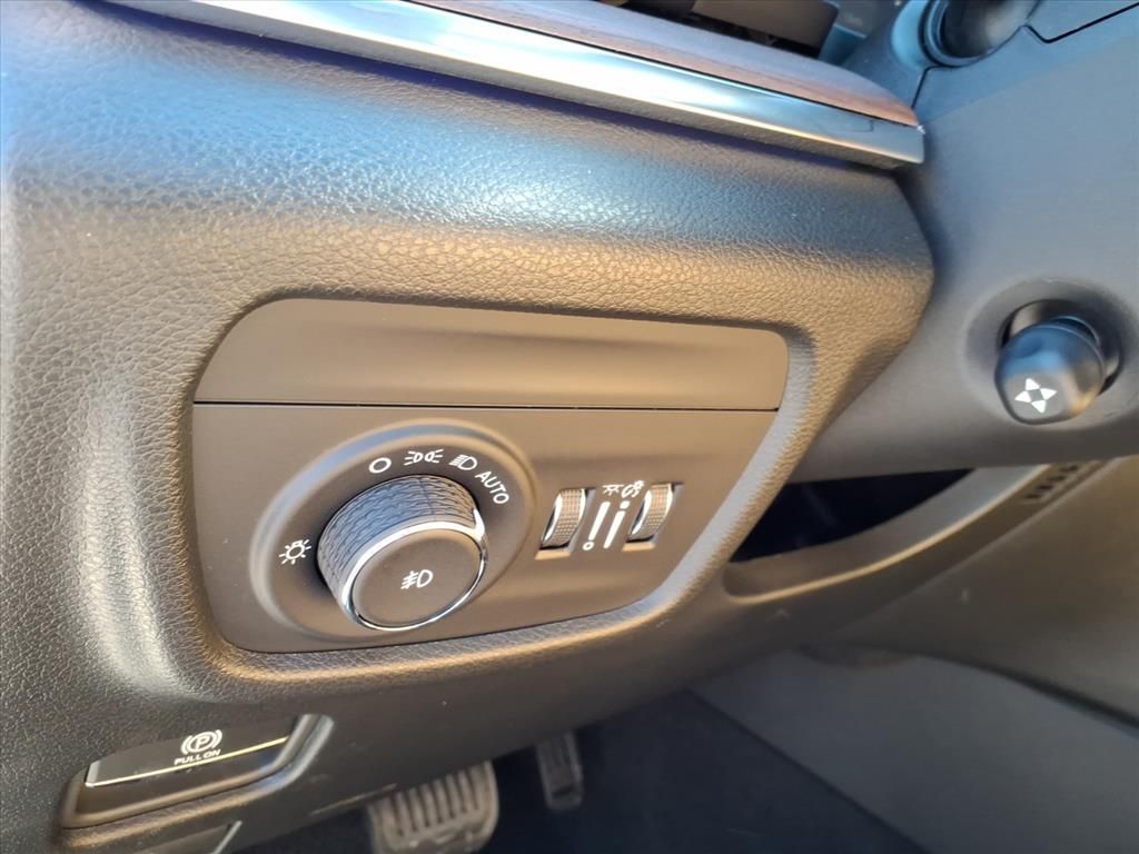 New Car 2025 Jeep Grand Cherokee  Summit For Sale Under $70,000 In Pleasanton, Texas