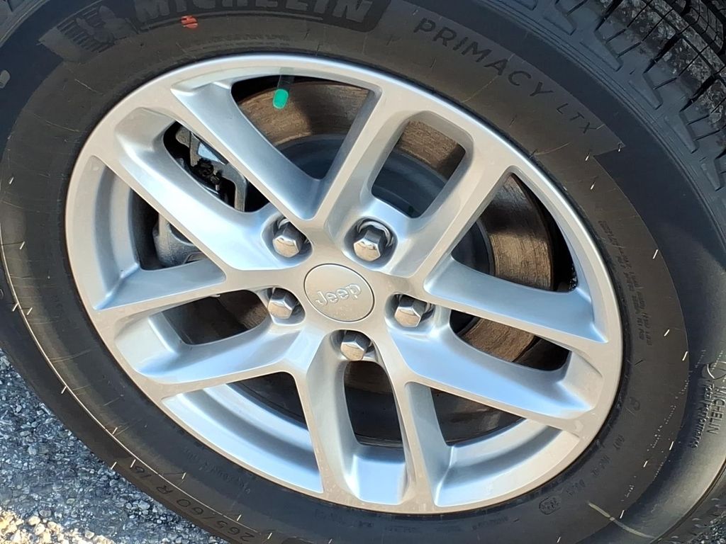 New Car 2025 Jeep Grand Cherokee L  Laredo X For Sale Under $50,000 In Pleasanton, Texas