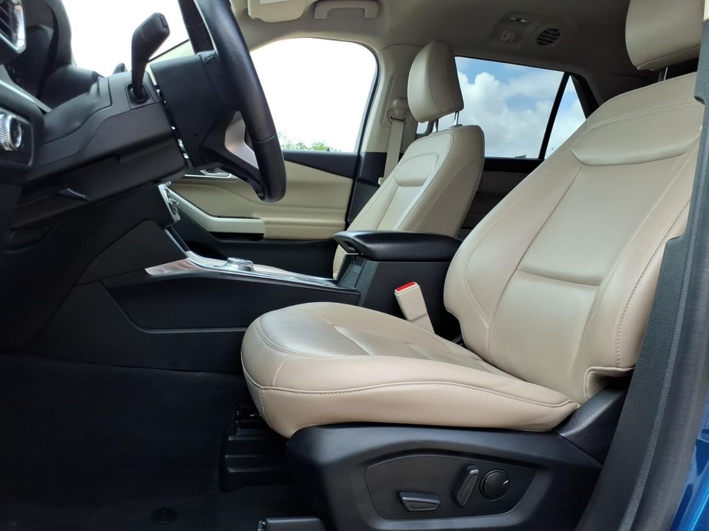 Used Car 2022 Ford Explorer  Xlt For Sale Under $30,000 In Pleasanton, Texas
