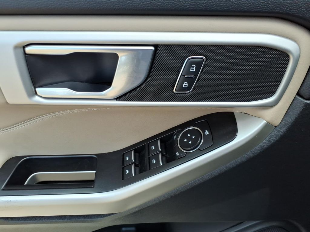 Used Car 2022 Ford Explorer  Xlt For Sale Under $30,000 In Pleasanton, Texas