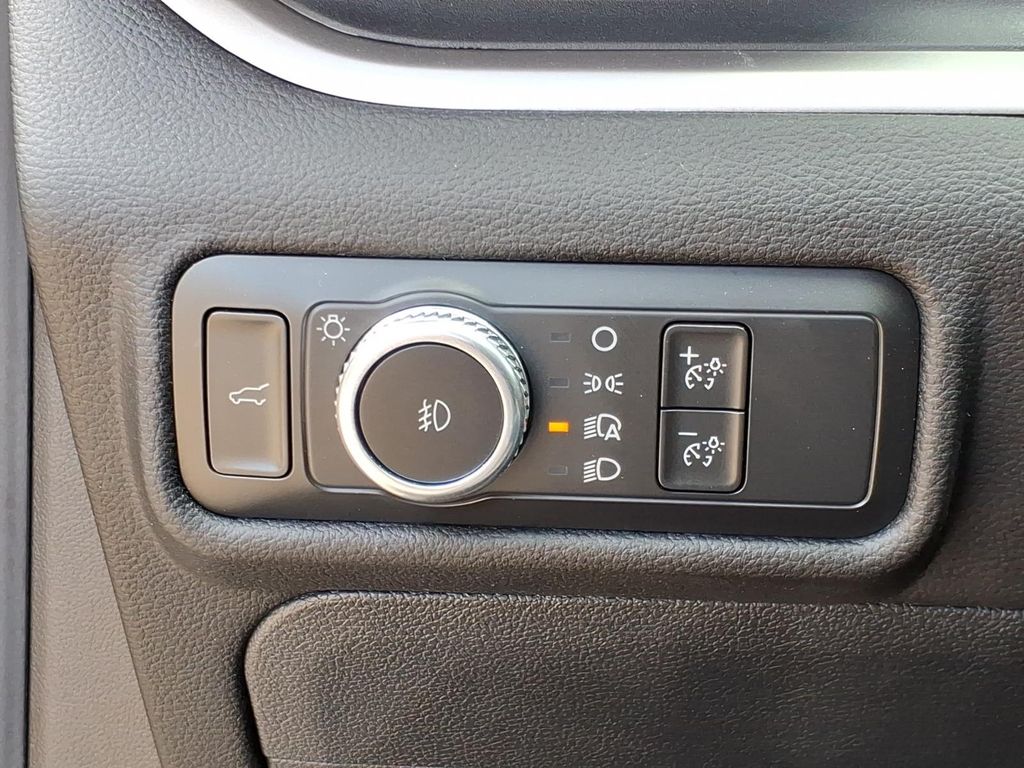 Used Car 2022 Ford Explorer  Xlt For Sale Under $30,000 In Pleasanton, Texas