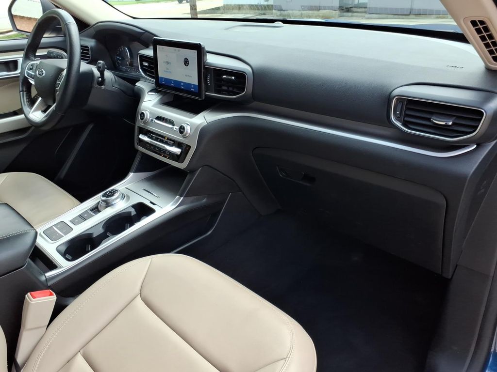 Used Car 2022 Ford Explorer  Xlt For Sale Under $30,000 In Pleasanton, Texas