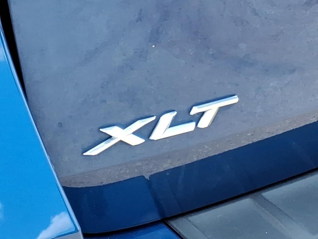 Used Car 2022 Ford Explorer  Xlt For Sale Under $30,000 In Pleasanton, Texas