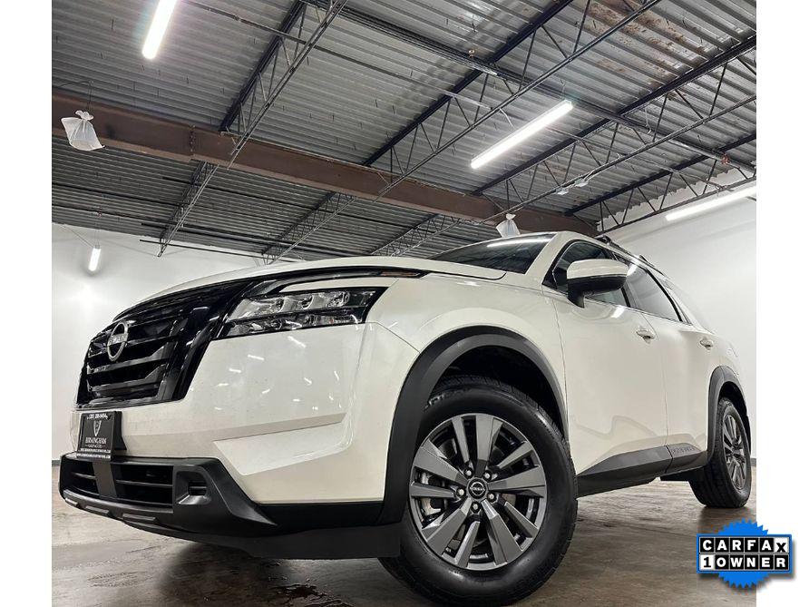 White 2022 Nissan Pathfinder SUV / Crossover Front-Wheel Drive 9-Speed Automatic