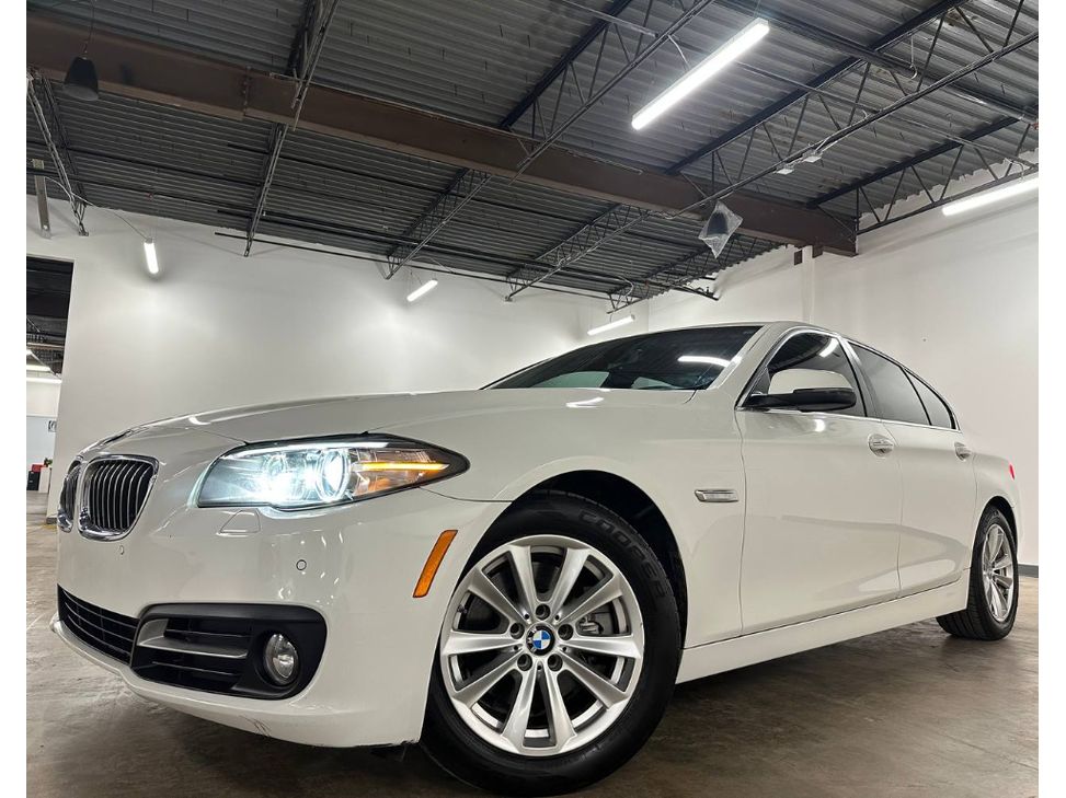 2016 BMW 5 Series 528i Sedan RWD