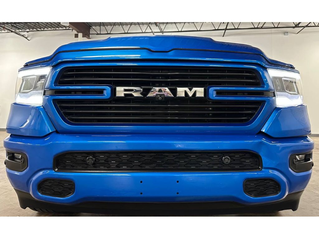 View vehicle photo 3