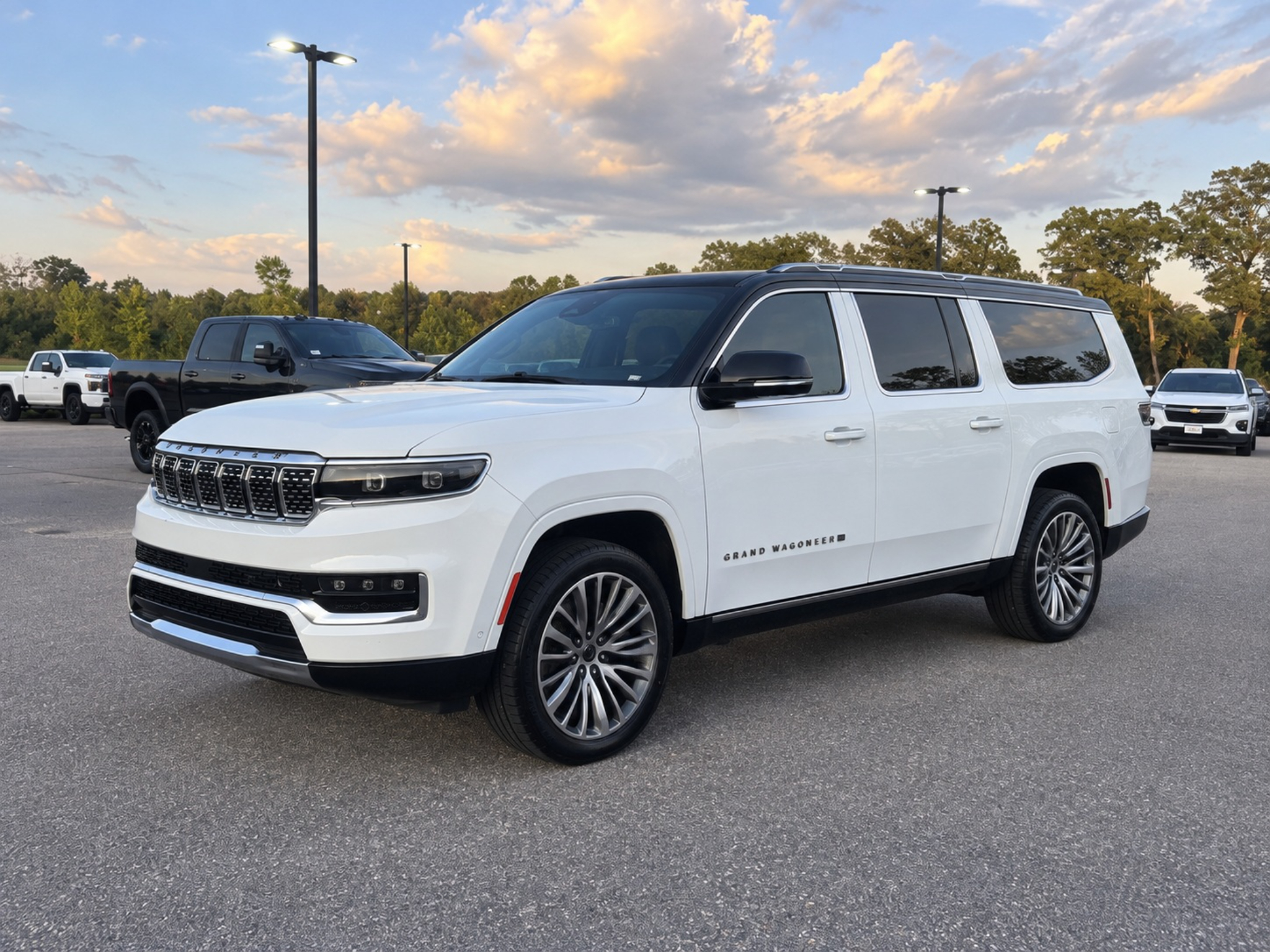 Bright White Clearcoat 2024 Jeep Grand Wagoneer L SUV / Crossover Four-Wheel Drive 8-Speed Automatic