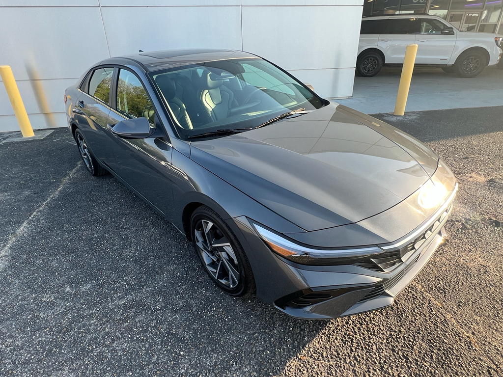 2025 Hyundai Elantra Limited FWD