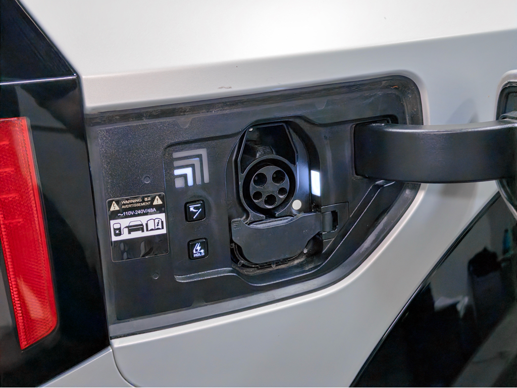 View vehicle photo 5