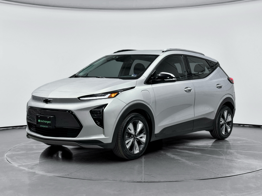 Silver Flare Metallic 2022 Chevrolet Bolt EUV LT FWD Hatchback Front-Wheel Drive Automatic