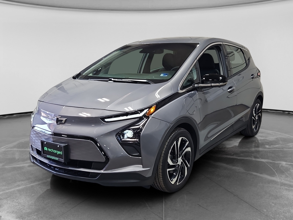 Gray Ghost Metallic 2023 Chevrolet Bolt EV 2LT FWD Hatchback Front-Wheel Drive Automatic