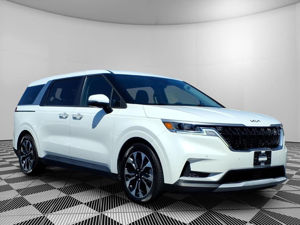 Snow White Pearl 2022 Kia Carnival Minivan Front-Wheel Drive 8-Speed Automatic