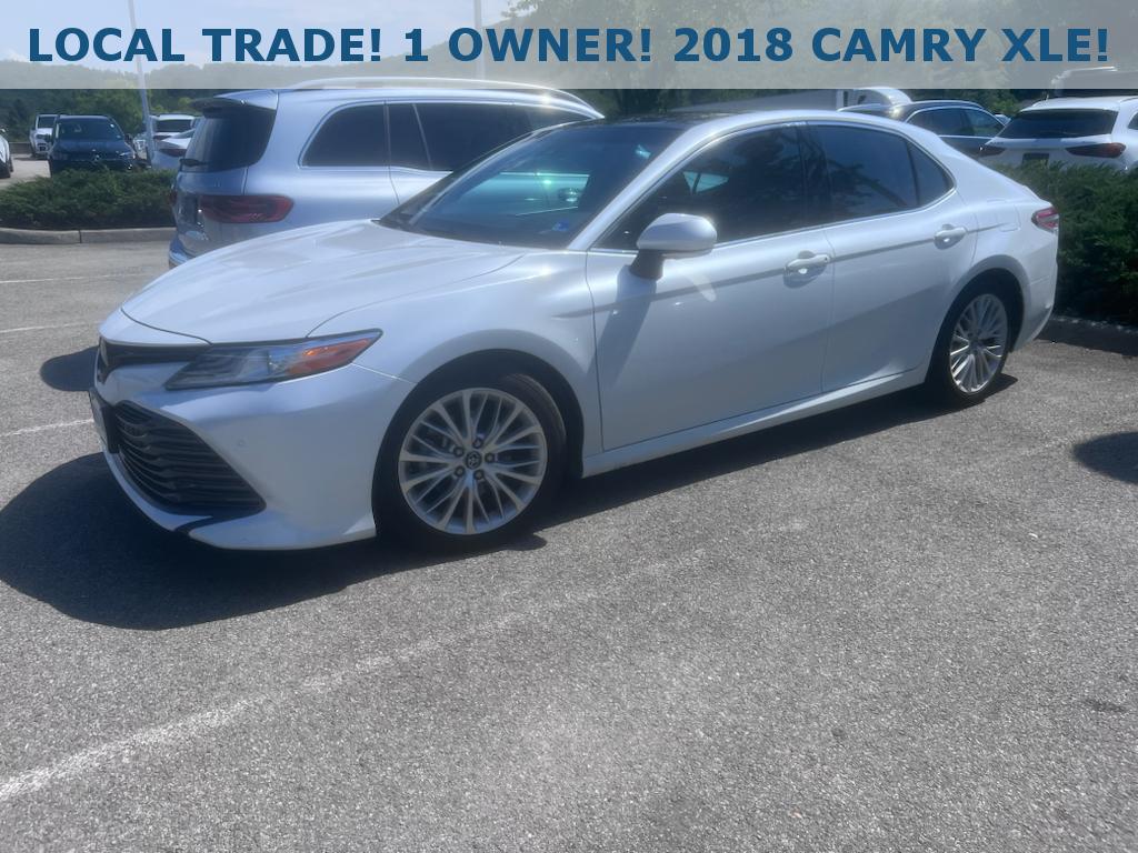 White (Wind Chill Pearl) 2018 Toyota Camry Sedan Front-Wheel Drive 8-Speed Automatic