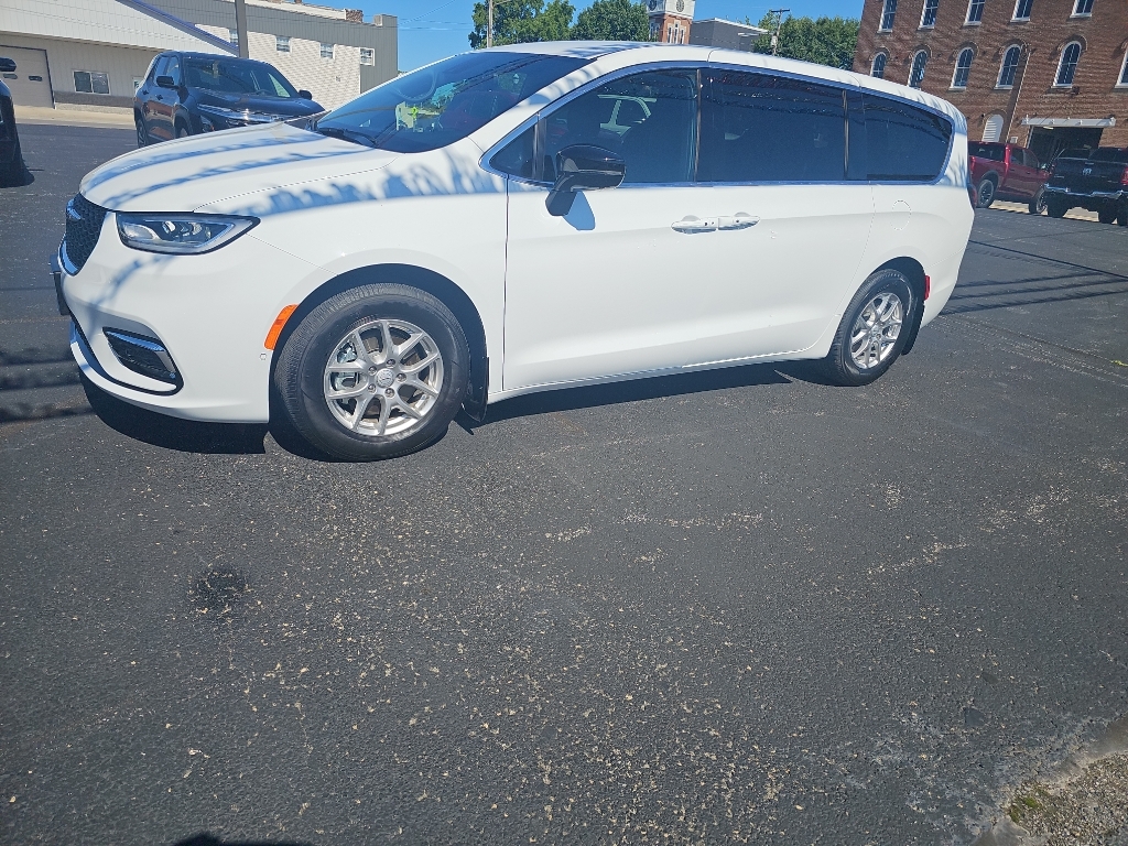 2026 Chrysler Pacifica Select FWD