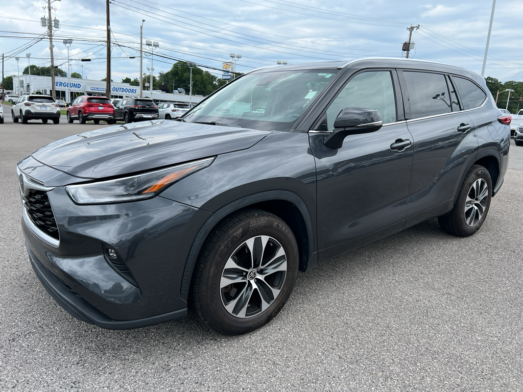 Magnetic Gray Metallic 2021 Toyota Highlander SUV / Crossover Front-Wheel Drive 8-Speed Automatic