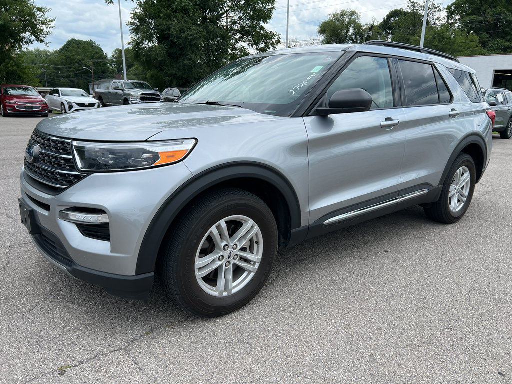 Iconic Silver Metallic 2024 Ford Explorer SUV / Crossover All-Wheel Drive Automatic