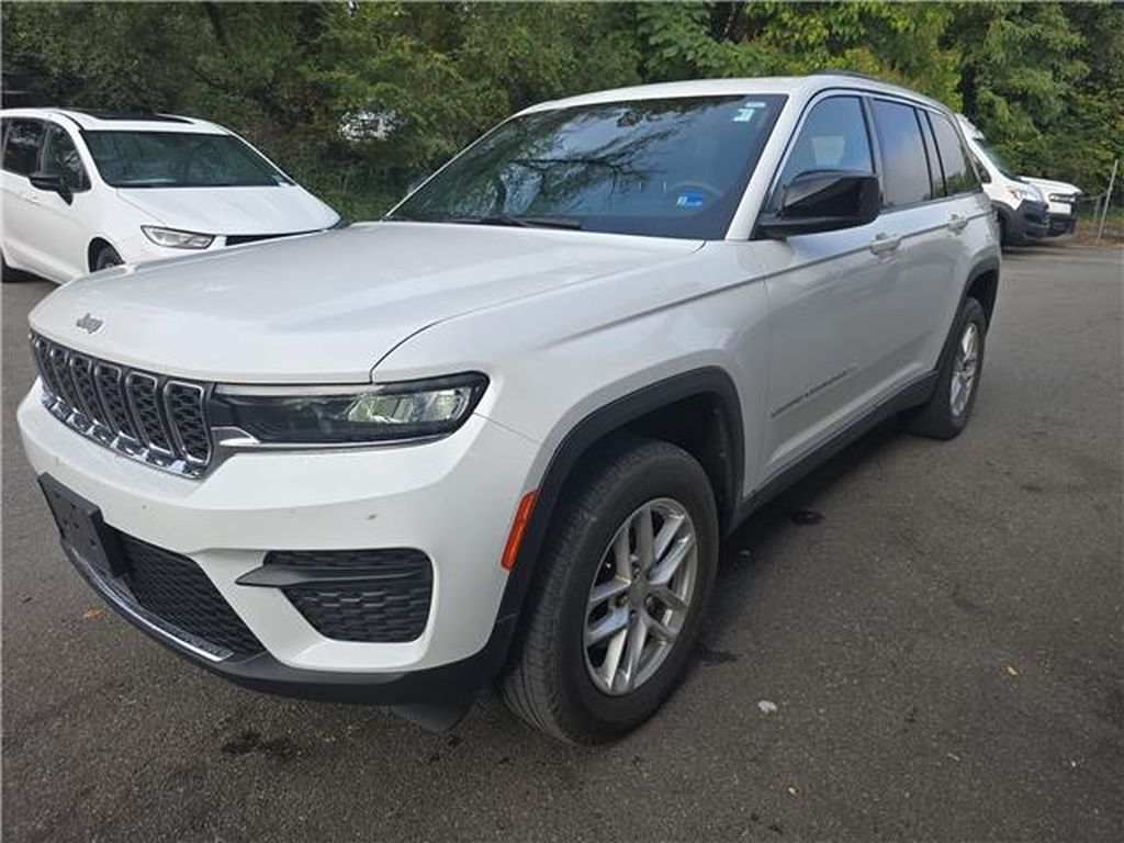 Bright White Clearcoat 2024 Jeep Grand Cherokee SUV / Crossover Four-Wheel Drive 8-Speed Automatic