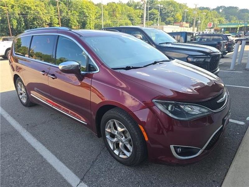 2017 Chrysler Pacifica Limited FWD