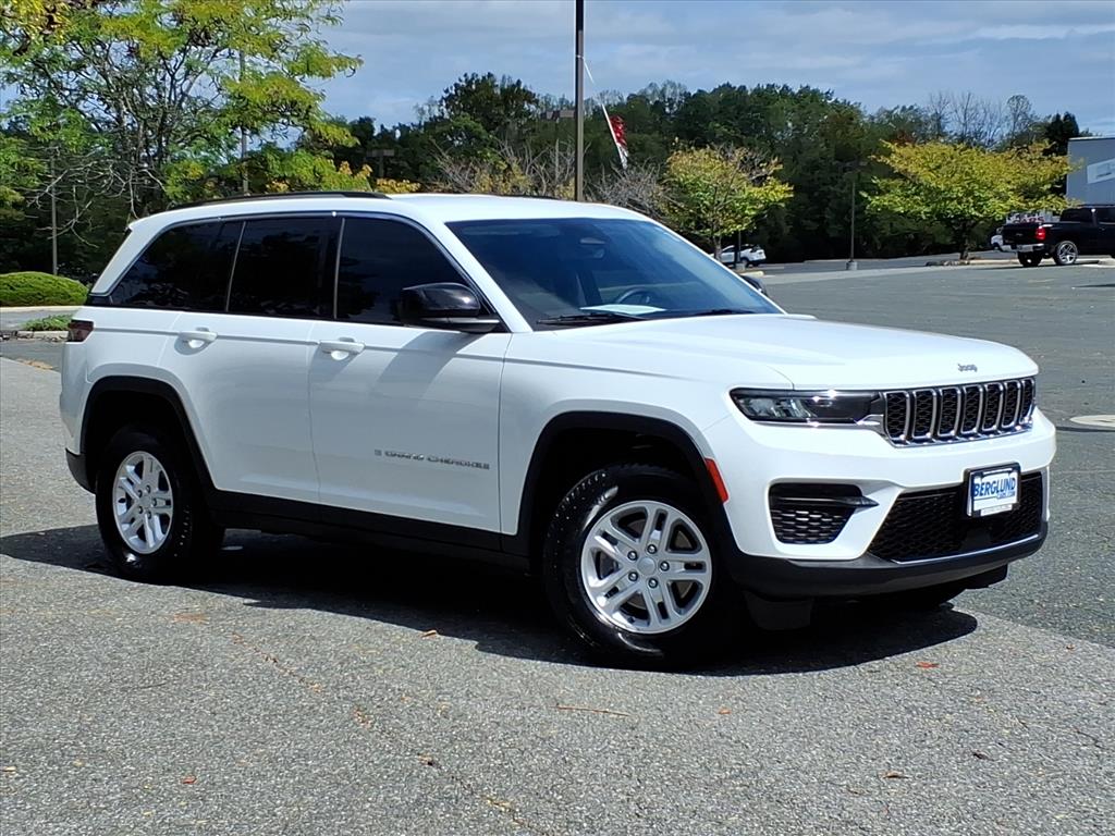 Bright White Clearcoat 2022 Jeep Grand Cherokee SUV / Crossover 4X2 8-Speed Automatic