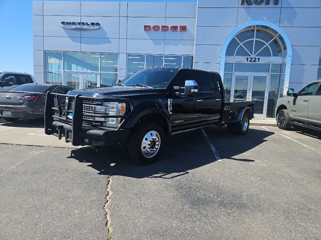 Shadow Black 2017 Ford F-450 Super Duty Platinum Crew Cab LB DRW 4WD Pickup Truck Four-Wheel Drive 6-Speed Automatic