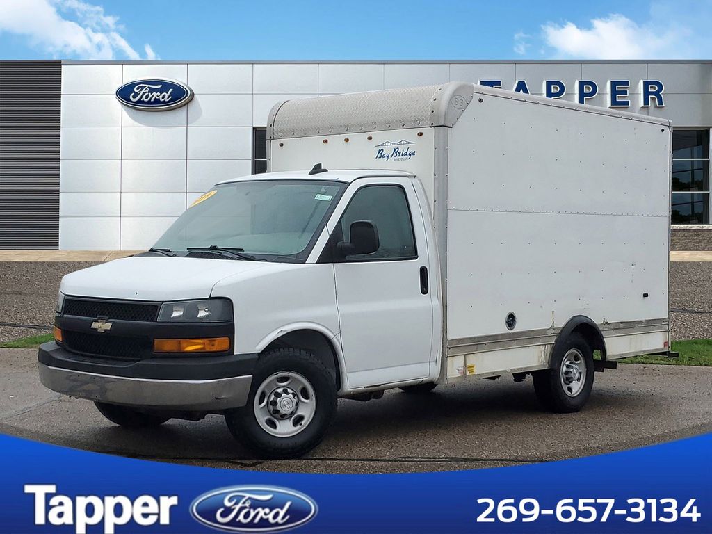 Summit White 2019 Chevrolet Express Chassis 3500 139 Cutaway RWD Van Rear-Wheel Drive 6-Speed Automatic
