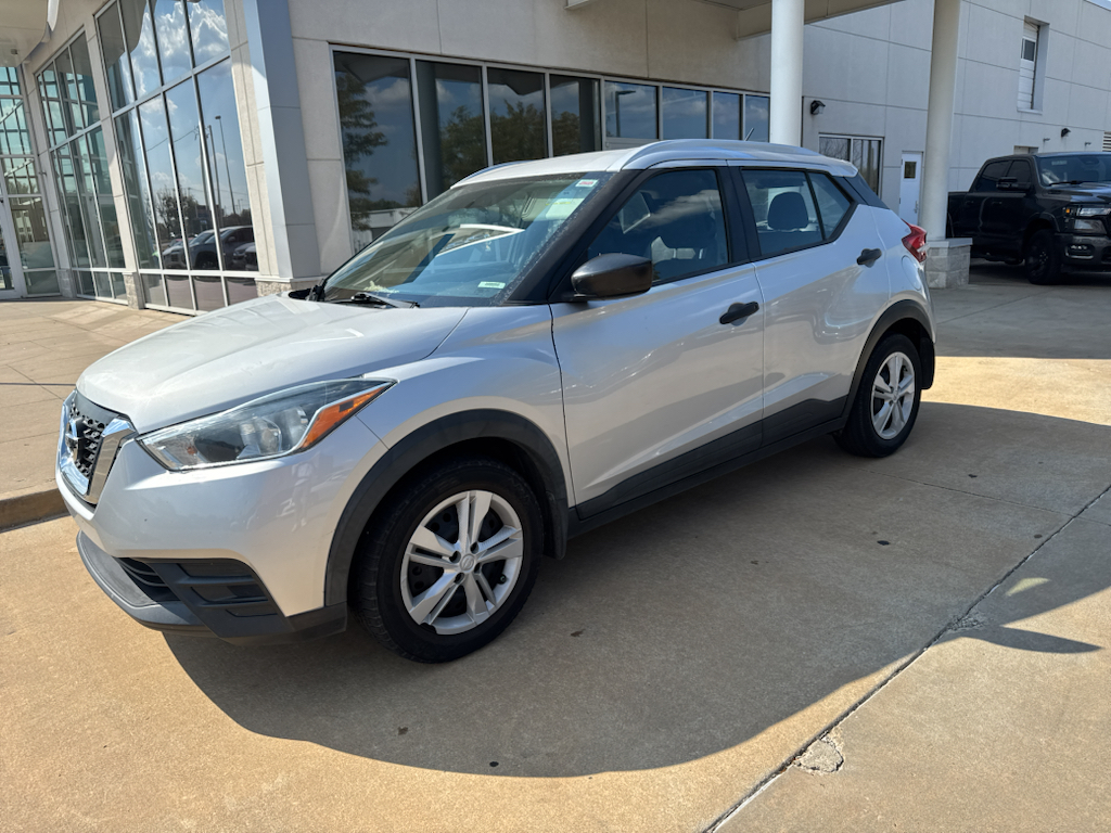 Brilliant Silver Metallic 2019 Nissan Kicks SUV / Crossover Front-Wheel Drive Continuously Variable Transmission