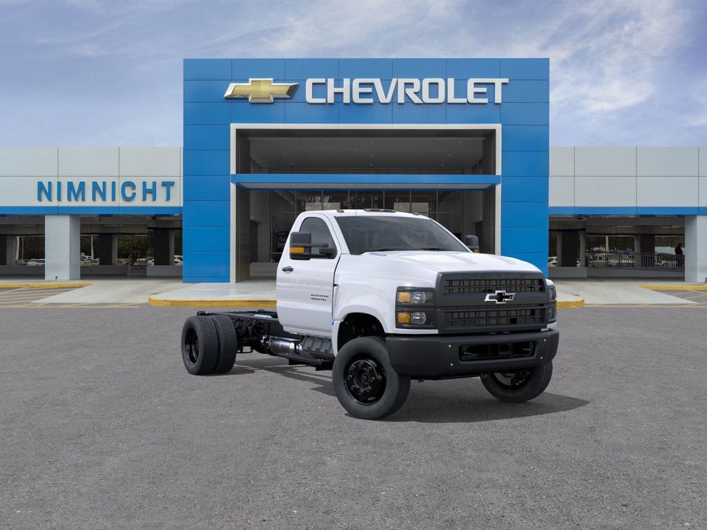 2025 Chevrolet Silverado 5500HD Work Truck 
