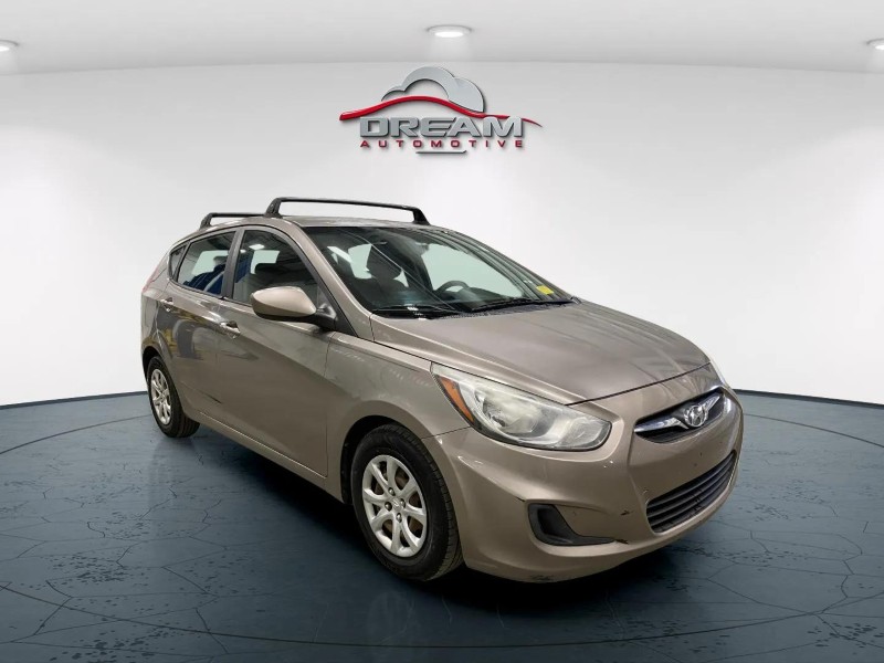 2012 Hyundai Accent GS 4-Door Hatchback FWD