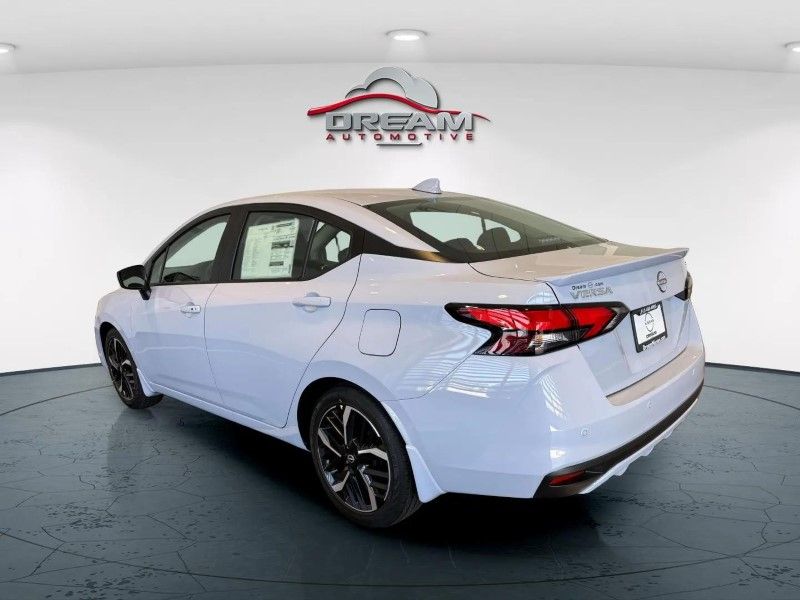 2025 Nissan Versa SR photo 4